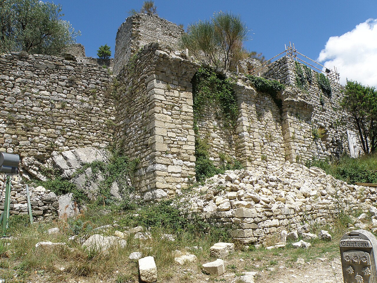 Ruines du Château d'Entrechaux